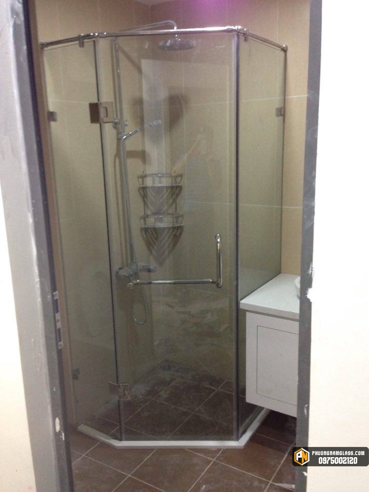 nhà tắm bằng kính