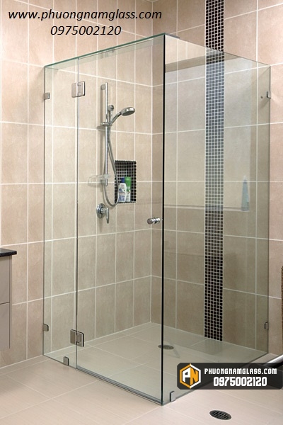 Phòng tắm đứng kính cường lực: Với phòng tắm đứng kính cường lực, bạn sẽ cảm thấy thoải mái và an toàn hơn khi sử dụng. Vật liệu này có độ bền cao, đáp ứng tốt cho những nhu cầu sử dụng trong phòng tắm. Từ thiết kế hiện đại cho đến những phong cách truyền thống, phòng tắm đứng kính cường lực sẽ là giải pháp hoàn hảo cho không gian tắm của bạn.