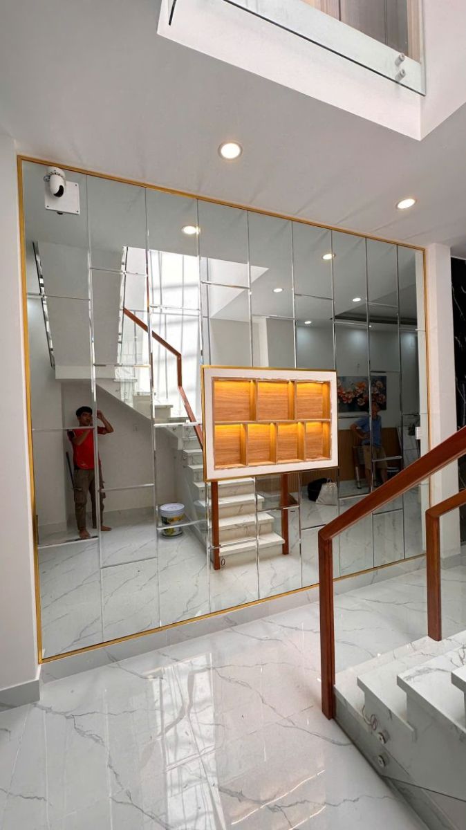 kính thủy phòng khách